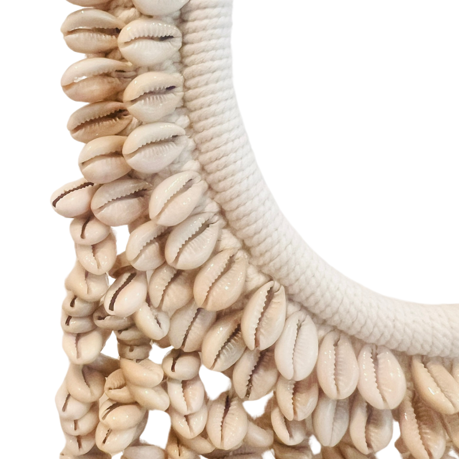 Wall piece decorated by shells.