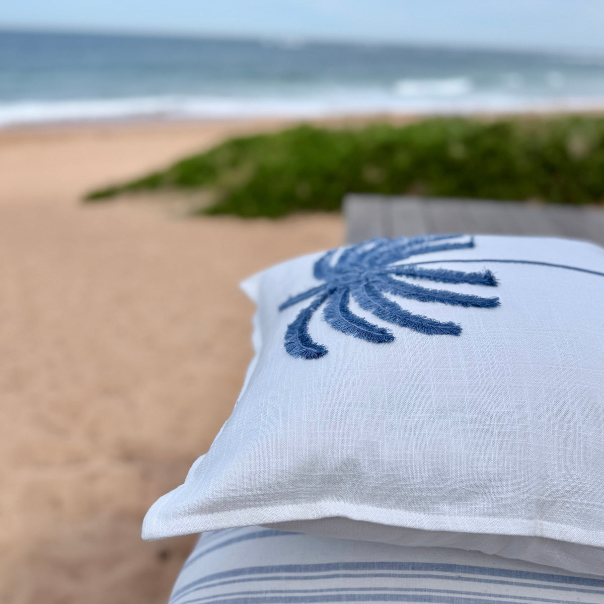 Palma blue on white lifstyle
